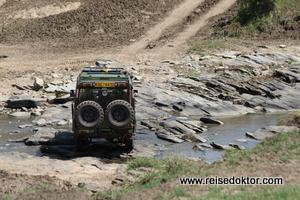 Bachdurchquerung in der Masai Mara