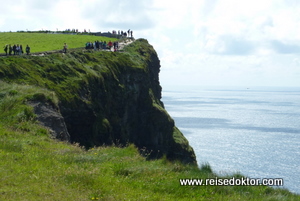 Besucher, Cliffs of Moher, Irland