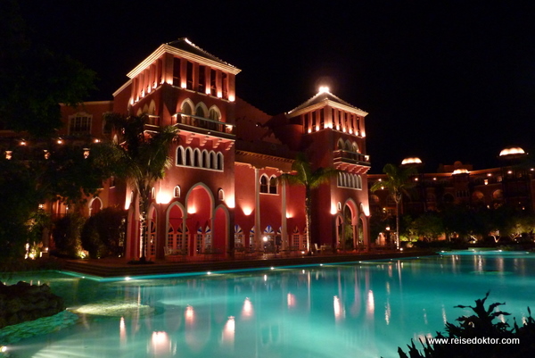 The Grand Resort Nachtansicht
