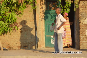 Zuseher bei der Ballonlandung in Luxor