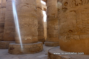 Säulensaal im Karnak Tempel 