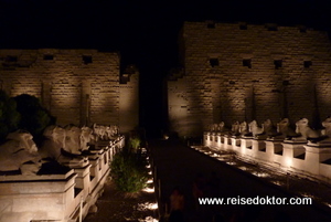 Luxor: Karnak bei Nacht