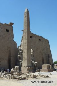 Obelisk vor dem Tempel von Luxor