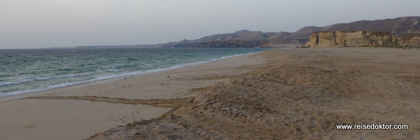 Ras Al Jinz, Strand