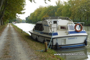 Liegeplatz mit dem Hausboot