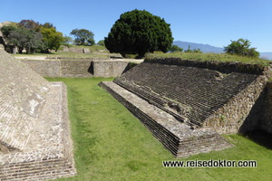 Monte Alban Ballspielplatz