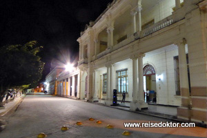 Manzanillo bei Nacht