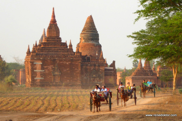 Bagan mit Pferdekutsche