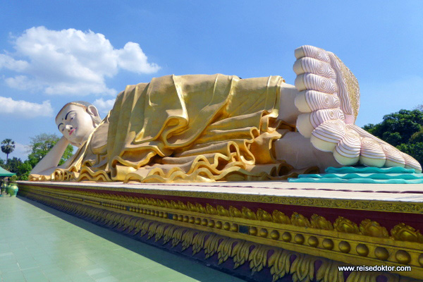 Liegender Buddha in Bago