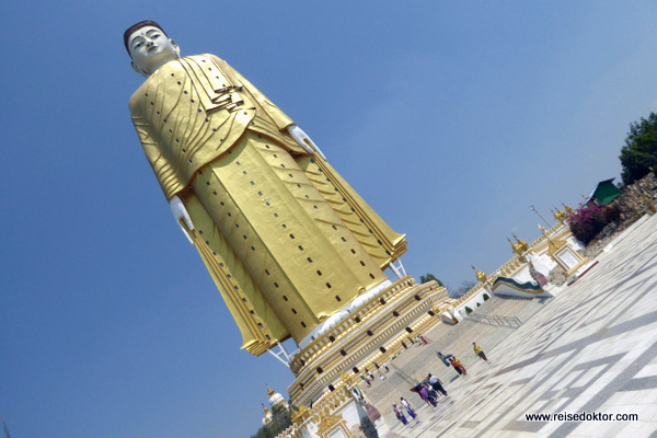 Monywa Stehender Buddha