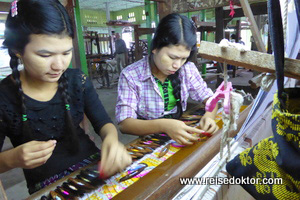 Seidenweberei in Mandalay