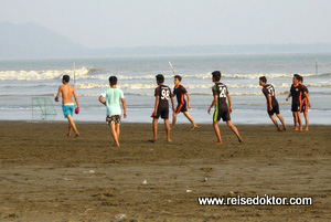 Sittwe Strand Fussballer